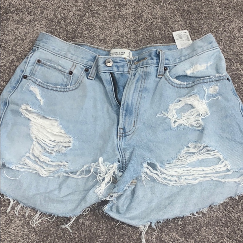 Abercrombie mid rise boyfriend short